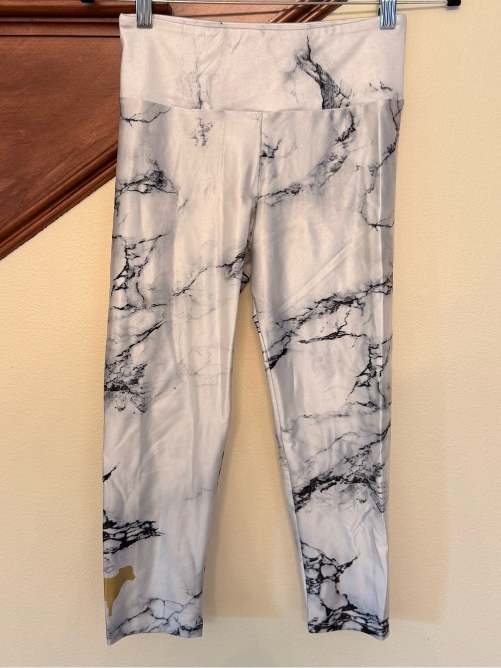 Goldsheep White & Black Marble-Print Leggings
